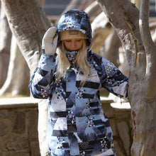 Load image into Gallery viewer, Rojo Outerwear Women&#39;s Aster Ski Snowboard Jacket in Misty Peaks Print